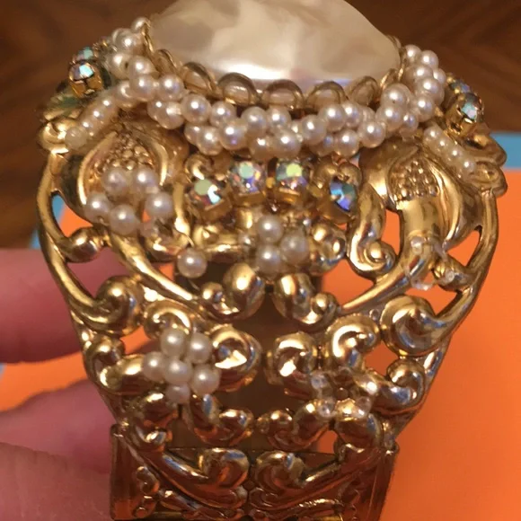 Gorgeous Vintage Clamp Bracelet With Faux Pearls and Aurora Borealis Stones - Picture 7 of 8